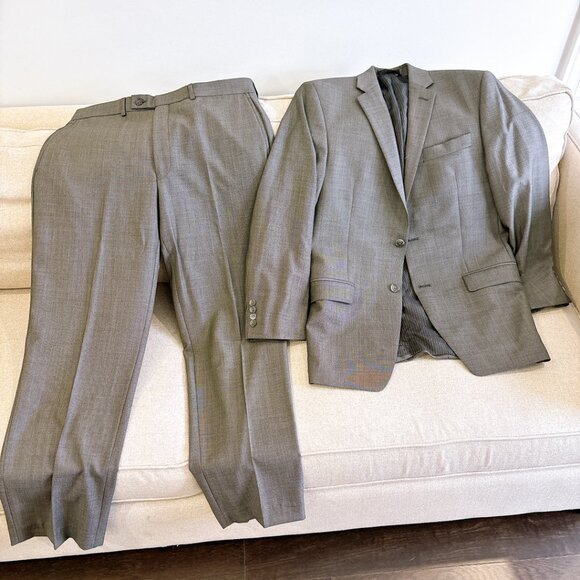95% NEW CALVIN KLEIN MENS SUIT - Picture 1 of 10